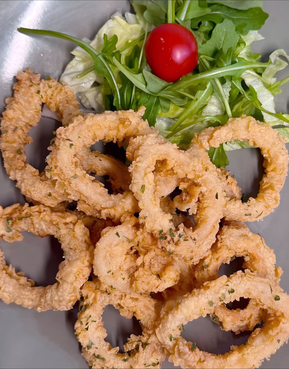 Crispy fried calamari rings with salad
